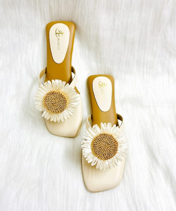 Daisy - Image 5