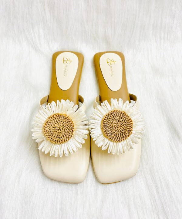 Daisy - Image 6
