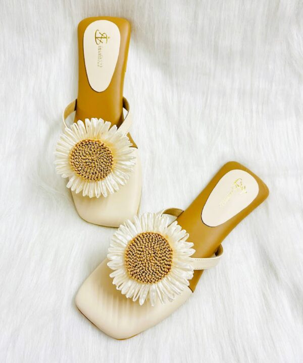 Daisy - Image 8