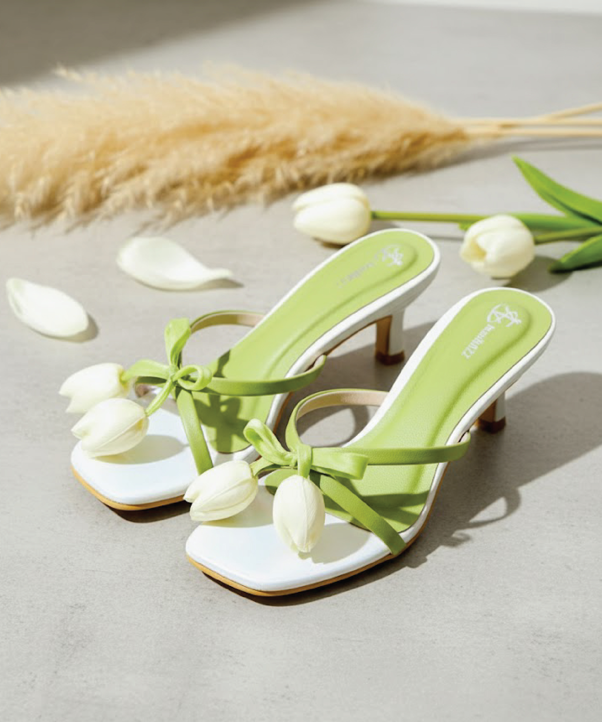 Women White Tulip heels